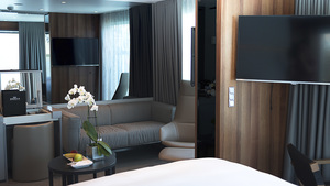 Emerald Riverview Suite